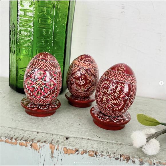 Vintage Hand-Painted Wood Resin Easter Egg Plus Base Pysanky Brown Orange SET 3 - Picture 1 of 10